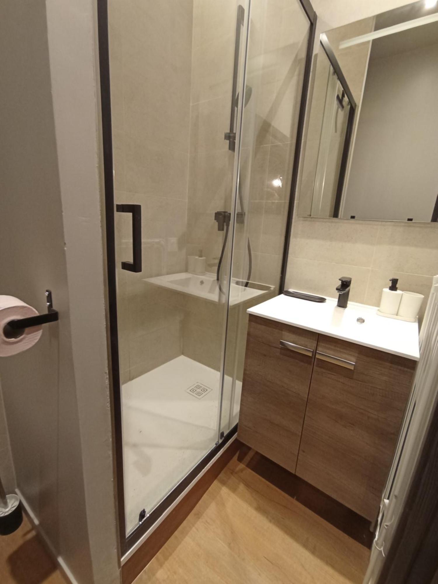 Le 12 Wifi Neuf App 01 Apartment Saint-Etienne  Ngoại thất bức ảnh